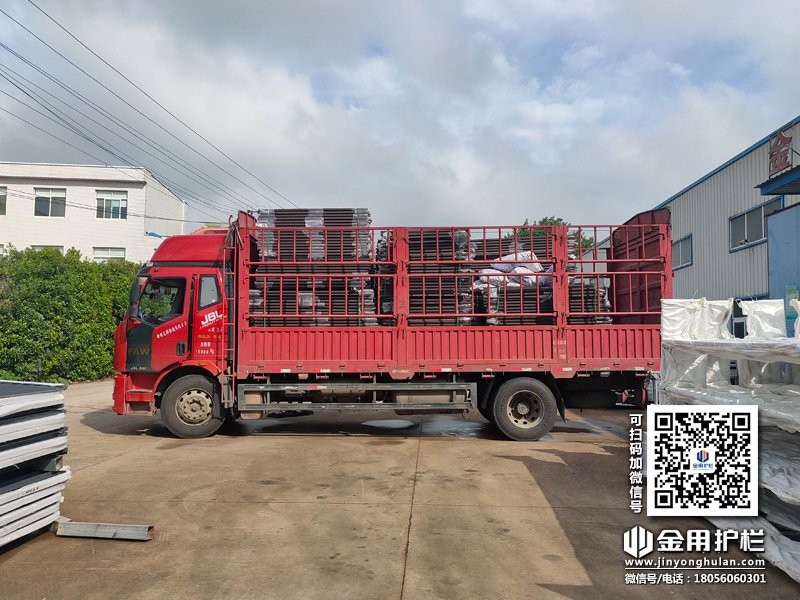 2024年7月13日鋅鋼護(hù)窗欄桿裝車(chē)發(fā)貨！