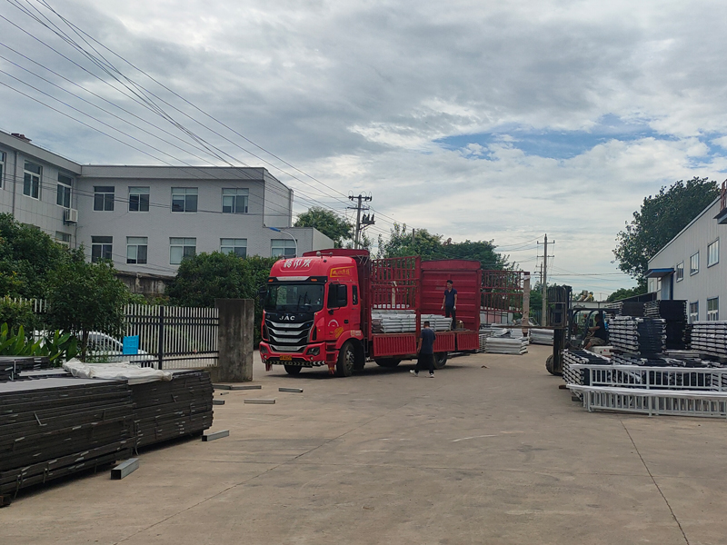 2024年7月20日鋅鋼連廊欄桿裝車發貨！