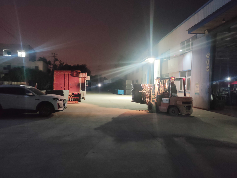 2024年11月6日鋅鋼圍墻護欄裝車發貨! 2024年11月6日鋅鋼圍墻護欄裝車發貨!