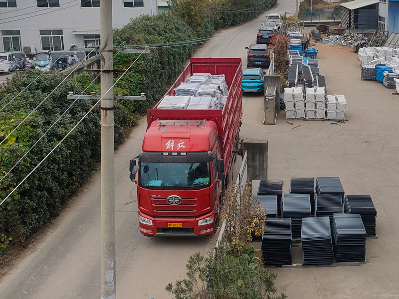 2024年12月5日鋅鋼飄窗欄桿裝車發貨! 2024年12月5日鋅鋼飄窗欄桿裝車發貨!