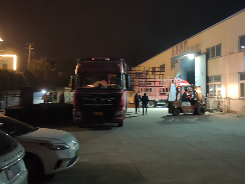 2024年12月6日鋅鋼百葉窗裝車發貨! 2024年12月6日鋅鋼百葉窗裝車發貨!