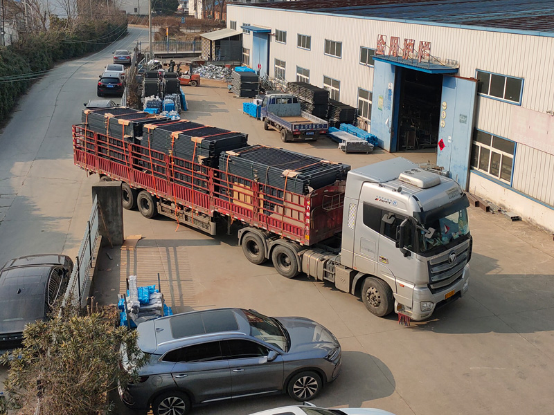 2025年2月25日鋅鋼圍墻護欄裝車發(fā)貨！