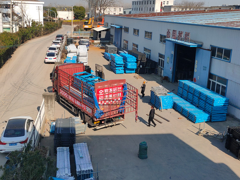 2025年3月20日鋅鋼玻璃護(hù)欄裝車發(fā)貨！