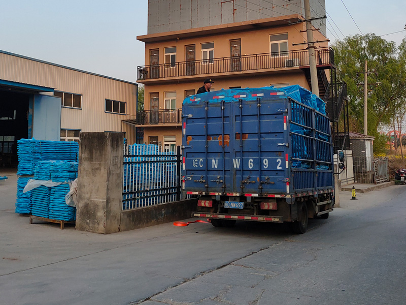 2025年4月2日鋅鋼空調欄桿裝車發貨！