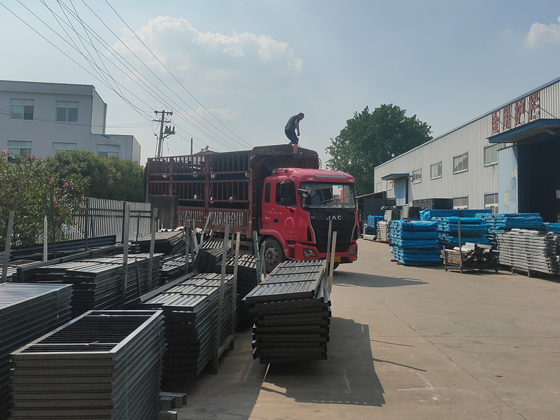 2025年6月6日鋅鋼圍墻護欄裝車發貨！