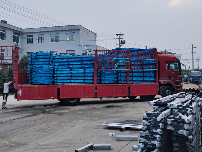 2025年6月12日鋅鋼連廊欄桿裝車發貨！