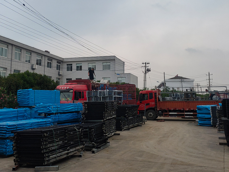 2025年6月14日鋅鋼陽臺護(hù)欄裝車發(fā)貨! 2025年6月14日鋅鋼陽臺護(hù)欄裝車發(fā)貨!