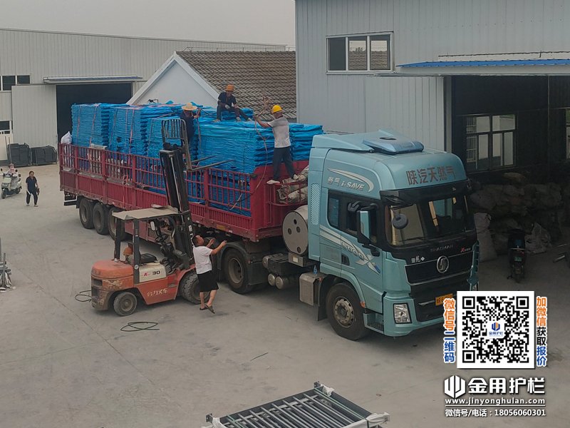 2025年7月15日鋅鋼陽臺欄桿裝車發(fā)貨! 2025年7月15日鋅鋼陽臺欄桿裝車發(fā)貨!