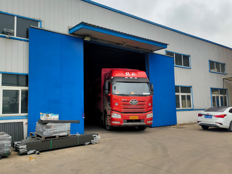 2025年10月9日鋅鋼護窗欄桿裝車發貨！